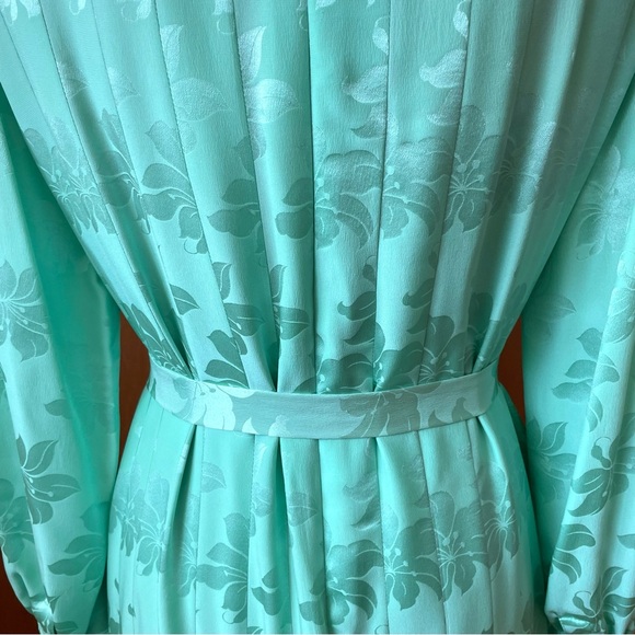 Vintage 80s Adele Simpson 100% Silk Seafoam Green Dress Long Sleeve Pleated 12 - Picture 8 of 16